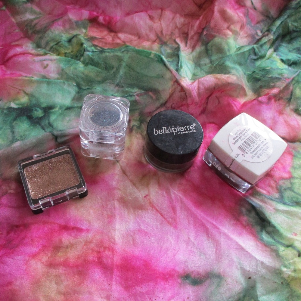 Bundle of Eyeshadow Cosmetics